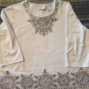 Alfred Dunner ladies top.